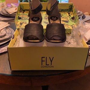 New with tags  fly London ...size 37...